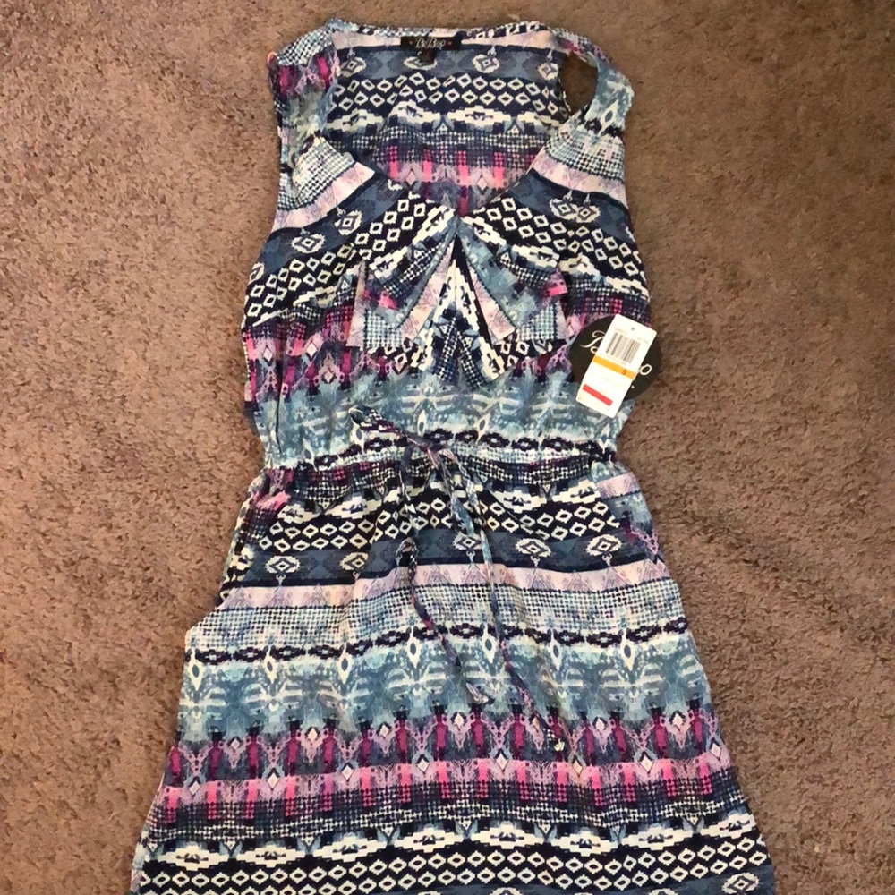 Cute sleeveless dress with tie waist